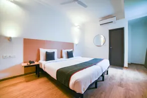OYO Townhouse 142 Vadapalani - Image 2