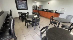 Jacksonville Inn & Suites - Image 4
