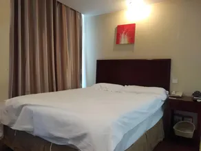 GreenTree Inn Shandong Qingdao Jiaozhou Sanlihe Park Express Hotel - Image 3