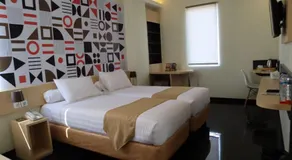 Front One Inn Kediri - Image 2