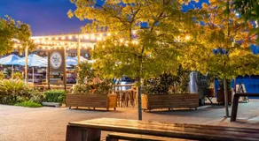 Prime and Stylish Stay in Kingston Foreshore - Image 4