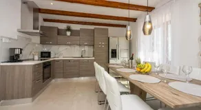 Villa Antani with heated pool, sauna & jacuzzi - Image 4
