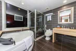 Paramount Hotel - Image 2