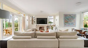 Spacious Family Home with Iconic Views - Image 3