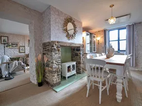 Farmhouse in Staffordshire with Hill Views - Image 4
