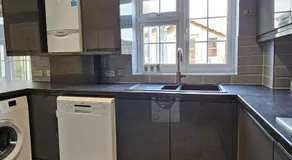 BSE Homes & Properties Ltd 4-Bedroom Home, Harlow , with Parking sleeps 6 - Image 5