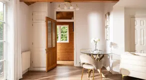 Luxurious Snowdrop Cabin with Private Hot Tub - Image 5