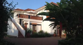 Alison & Dave's Guesthouse - Image 4