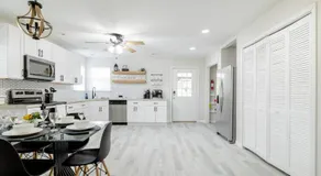 2 bed 2 bath Modern Farmhouse in Old Town Spring - Image 3