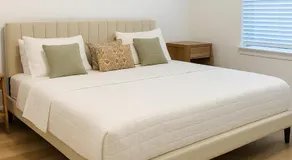 Cozy & Chic - Worker Friendly - Image 2