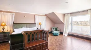 Waterfront Mansion with Mont-Saint-Hilaire Views, Near Montreal - Image 2