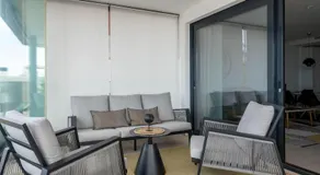 Appartement de vacances entièrement équipé avec internet haut débit, jardin et piscine | Vue plage | Plage à proximité - Image 4
