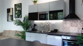 S18 "Garden in the City" Apartment - Image 3