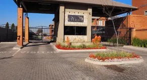 OR Tambo Self Catering Apartments, The Willows - Image 3
