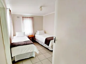 Broadway Self Catering Apartments - Image 2