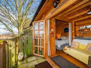 Pet-friendly chalet in Surlingham, No deposit - Image 3