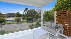 Lakeside Living - Walk To Cafes, Shops, and Sand! - Image 4