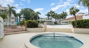 Ground Floor 2 Bdrm King Condo Close to Beach - Image 4