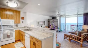 Charming Wailua Bay View Oceanfront Top Floor With an Amazing View! - Image 5