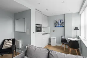 Luxury Apartment in Chelmsford Bond Street with Sky TV, Movies & Netflix - Image 3