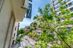 Chic Hotel - Image 3