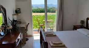 Thalassa Seaside Boutique Beach Apartment - Image 2