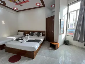 Hotel welcome & restaurant - Image 5