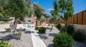 Iris Apartments - Image 5