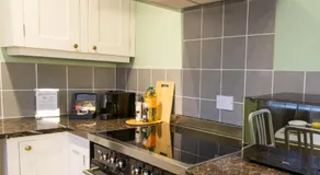 Cozy flat by Birmingham Canals & City Centre - Image 5