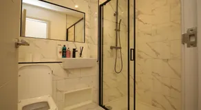 AMD Hotel Modern Comfort in the Heart of Sutton SM1 - Image 5