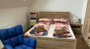 Dvojlôžková izba s vlastnou kúpelňou v priemyselnej zóne - Image 3