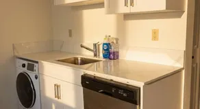 Modern Cozy Suite with AC near Metrotown Burnaby - Image 4