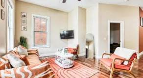 Near Starland & River St - Private Patio & BBQ - Parking - Image 2