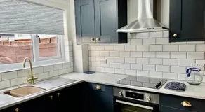 Canada House - Sleeps 6 -3 King or 6 Single Ideal for contractors - Image 3