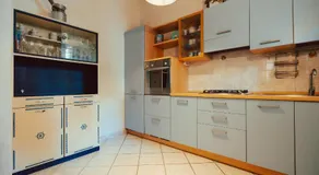 Seaside Beach House with Private Parking - Image 4