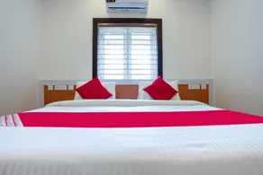 OYO 42688   Adora Hotel Fathima Palace - Image 4