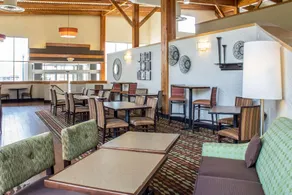 Lifestyle Inn Cedar Falls - Image 4