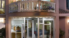 Hotel Trevi Riccione, in centro sul mare con cucina - Image 2