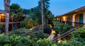 El Pueblo Inn - Image 4