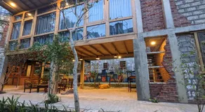 Barren House - Image 3
