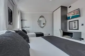 BRAND NEW EXCLUSIVE CENTER APPARTMENT - Image 3