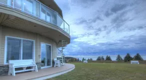 Around the Sea - Cana da's Rotating House, Suites & Tours - Image 3