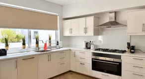 Seven Emirates Luxe Hostel - Yas Island Gate - Image 3