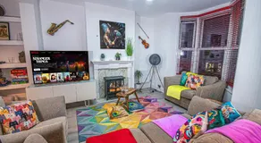 Central 3 - Bedroom Townhouse in Brighton with Parking - Image 2