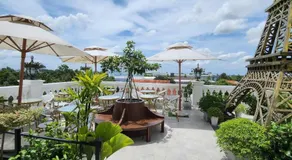 Paris Hotel & Cafe - Image 5
