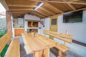 Prostrani apartman Maslina sa grijanim bazenom - Image 5