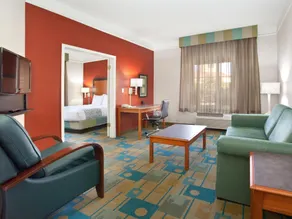 La Quinta by Wyndham Denver Boulder - Louisville - Image 2
