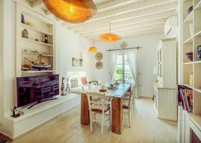 VILLA MER ET SOLEIL.  Une propriété avec personnalité à 200 mètres de la plage - Image 4