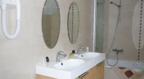Le Bernister parking privé - Image 2