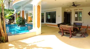 JOOPLAND Luxury Pool Villa Pattaya Walking Street - Image 5
